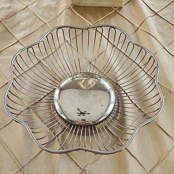 Vintage Flower Shaped Bread, Roll or Fruit Wire Basket - Picture 1 of 6